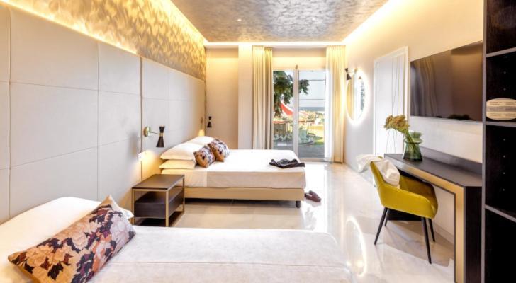 Hotel Mondial Римини Екстериор снимка