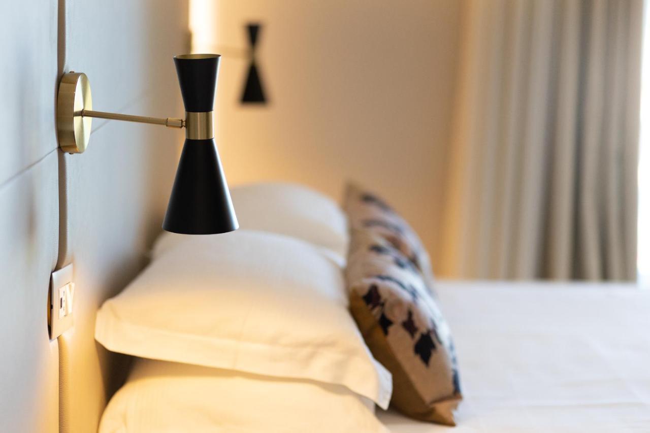 Hotel Mondial Римини Екстериор снимка