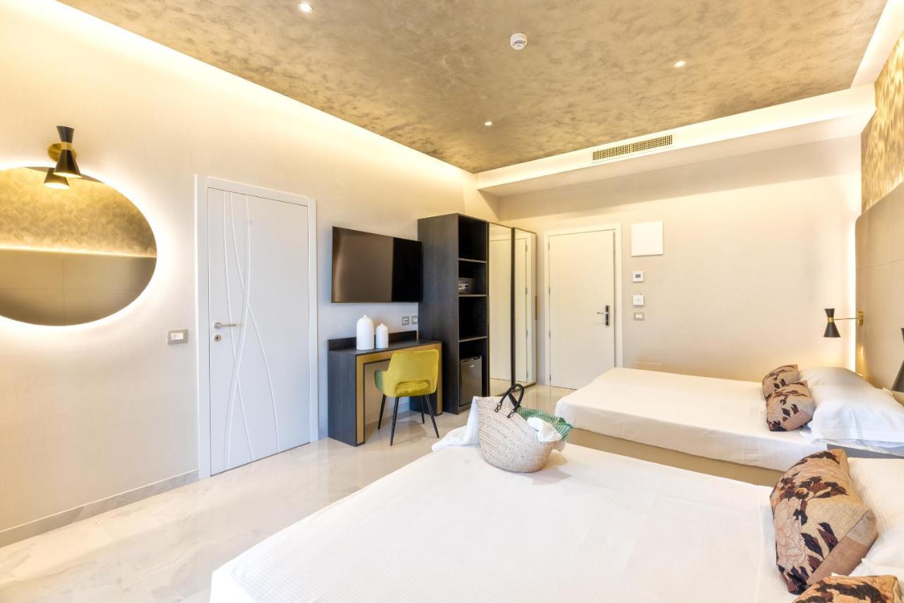 Hotel Mondial Римини Екстериор снимка