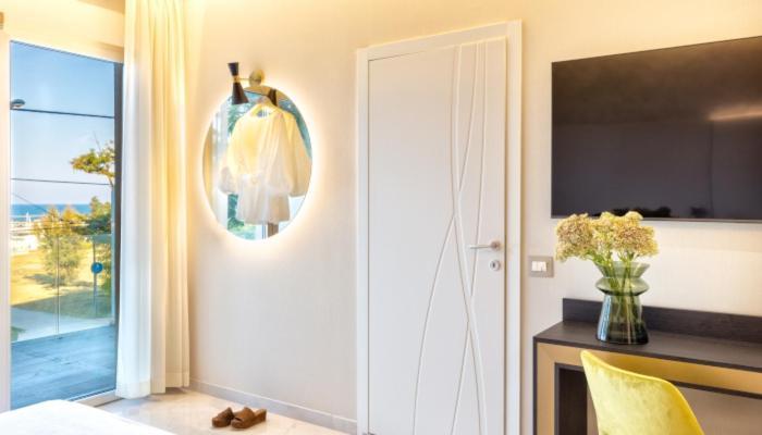 Hotel Mondial Римини Екстериор снимка