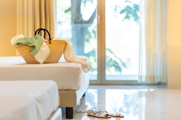 Hotel Mondial Римини Екстериор снимка