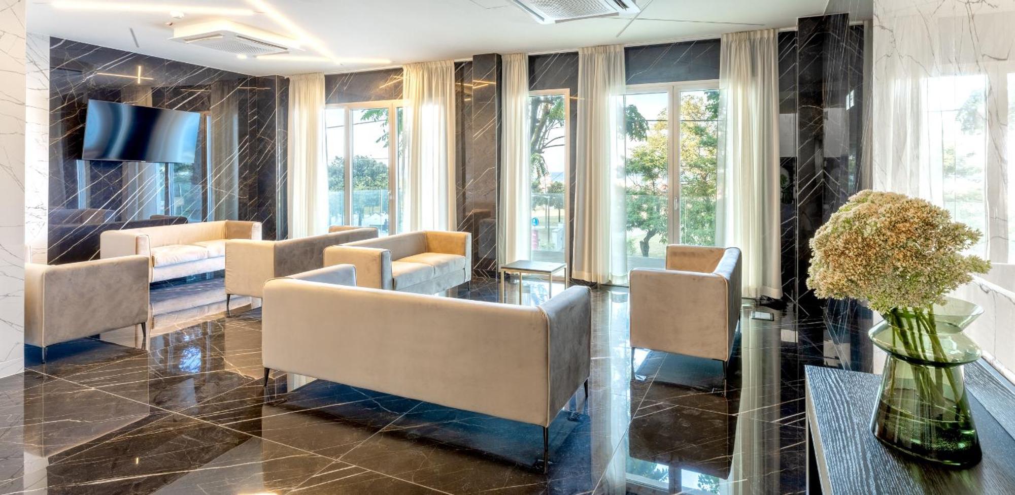 Hotel Mondial Римини Екстериор снимка