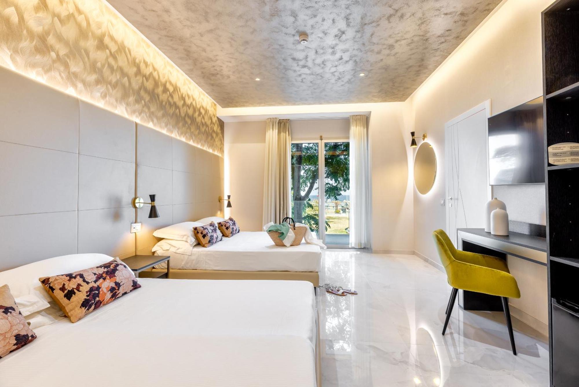 Hotel Mondial Римини Екстериор снимка